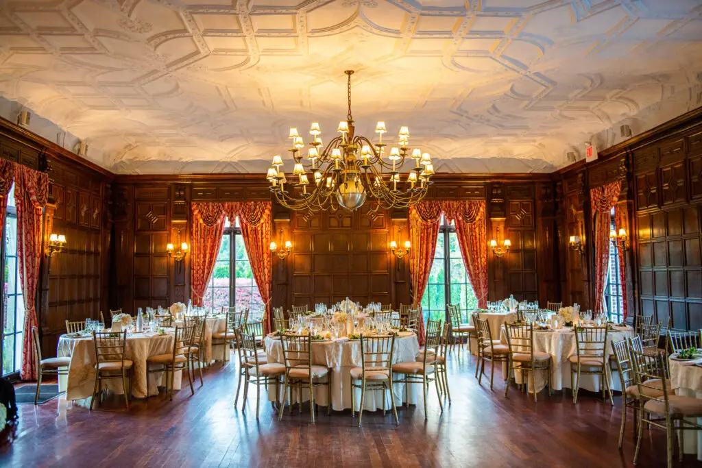 Elegant wedding reception decor at NYIT de Seversky Mansion​