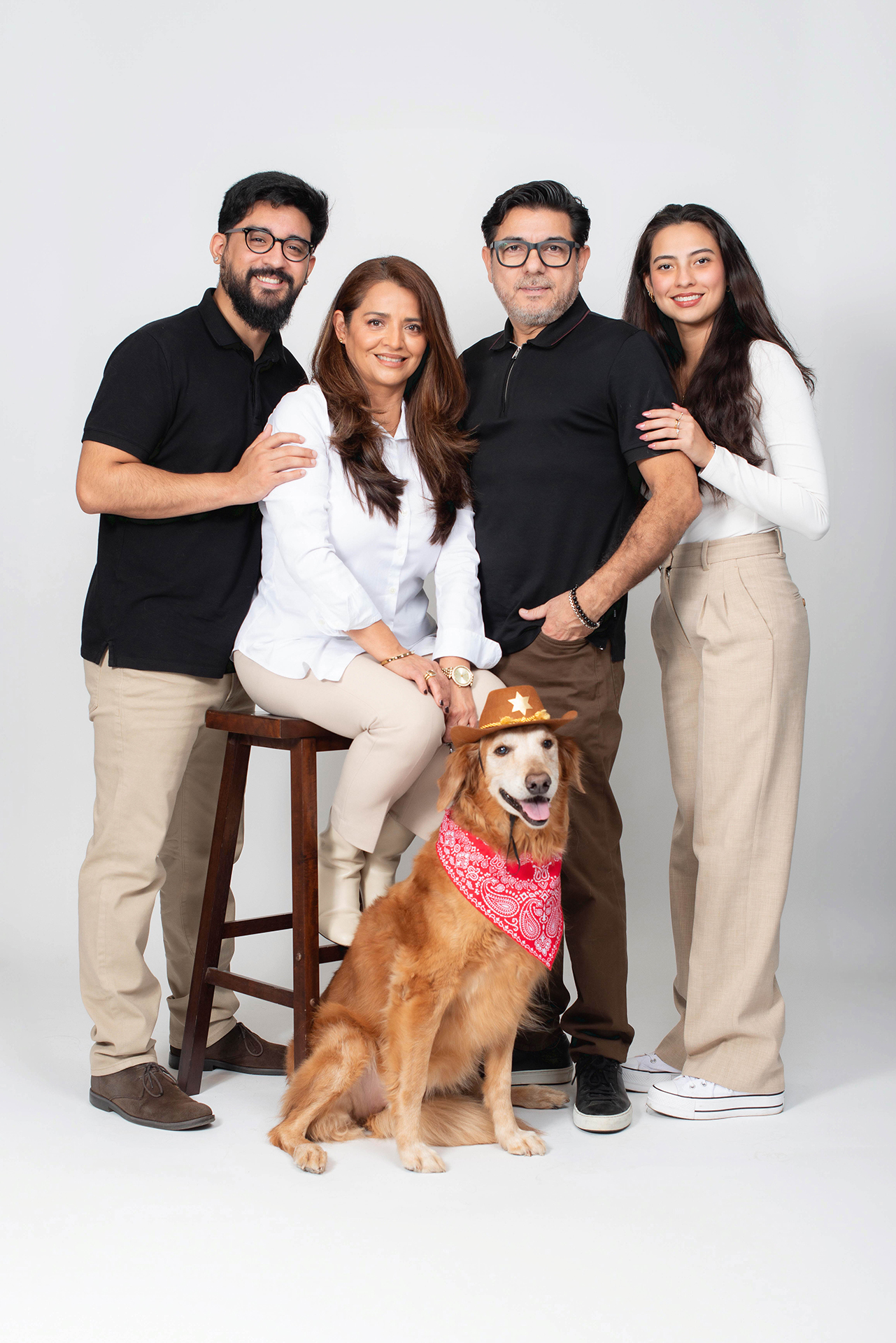 Long Island family portrait with a golden retriever